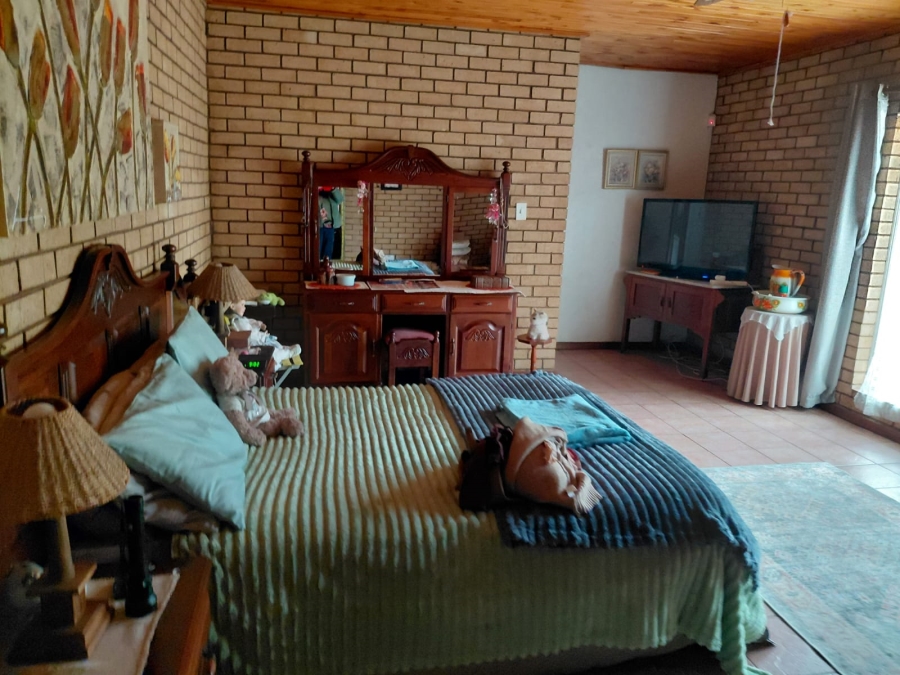 5 Bedroom Property for Sale in Roodekopjes Ah North West